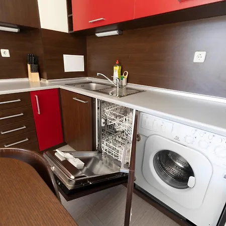 Reina Kamelia Garden Apartman