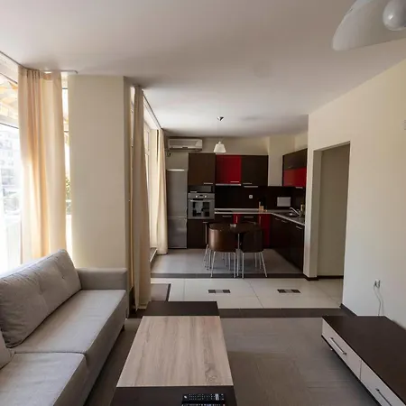 Reina Kamelia Garden Apartman Napospart