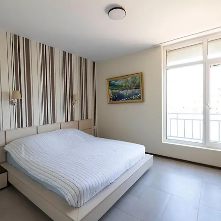 Reina Kamelia Garden Apartmán *